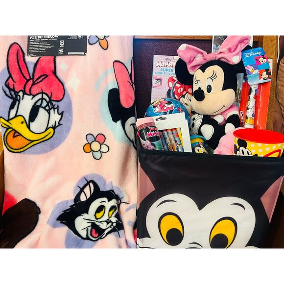 Minnie Mouse large Easter bundle with 50x70 pink soft throw, medium Minnie plush - Picture 6 of 7